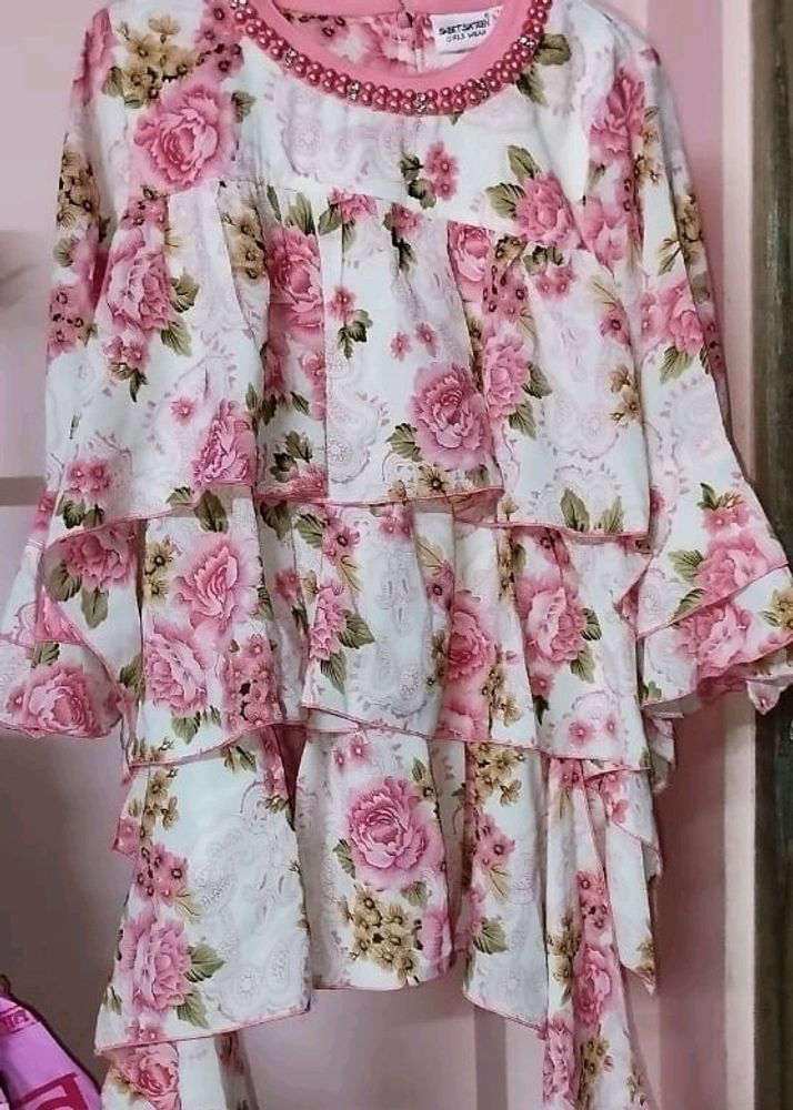 Sweet Sixteen Girls Wear. Women Dress