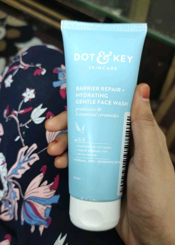 DOT &amp; KEY Barrier Repair + Hydrating Gentle Face W