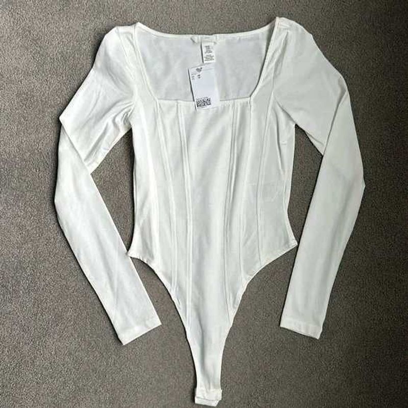 Chic White Long Sleeve Bodysuit