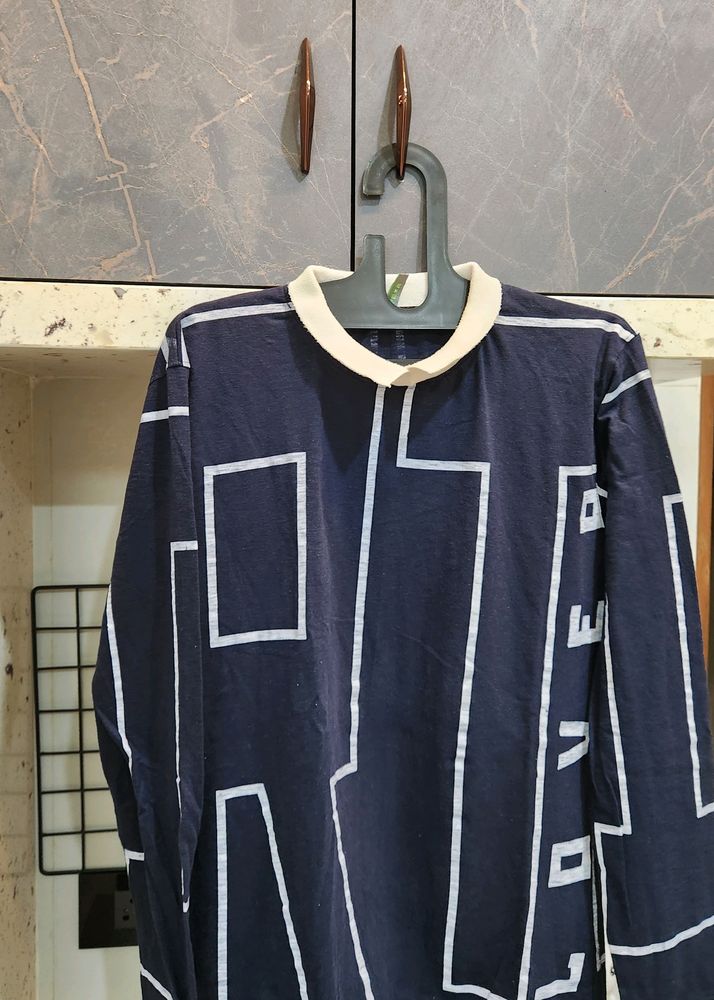 Stylish Blue Sweatshirt