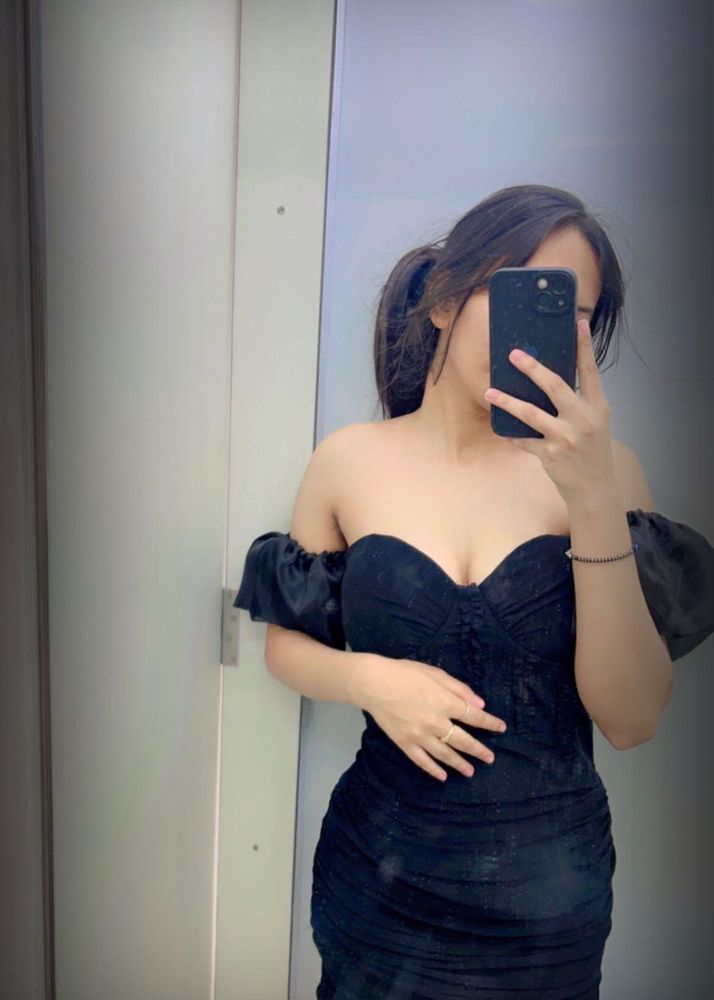 PARTY STUNNER – ₹999 ONLY!