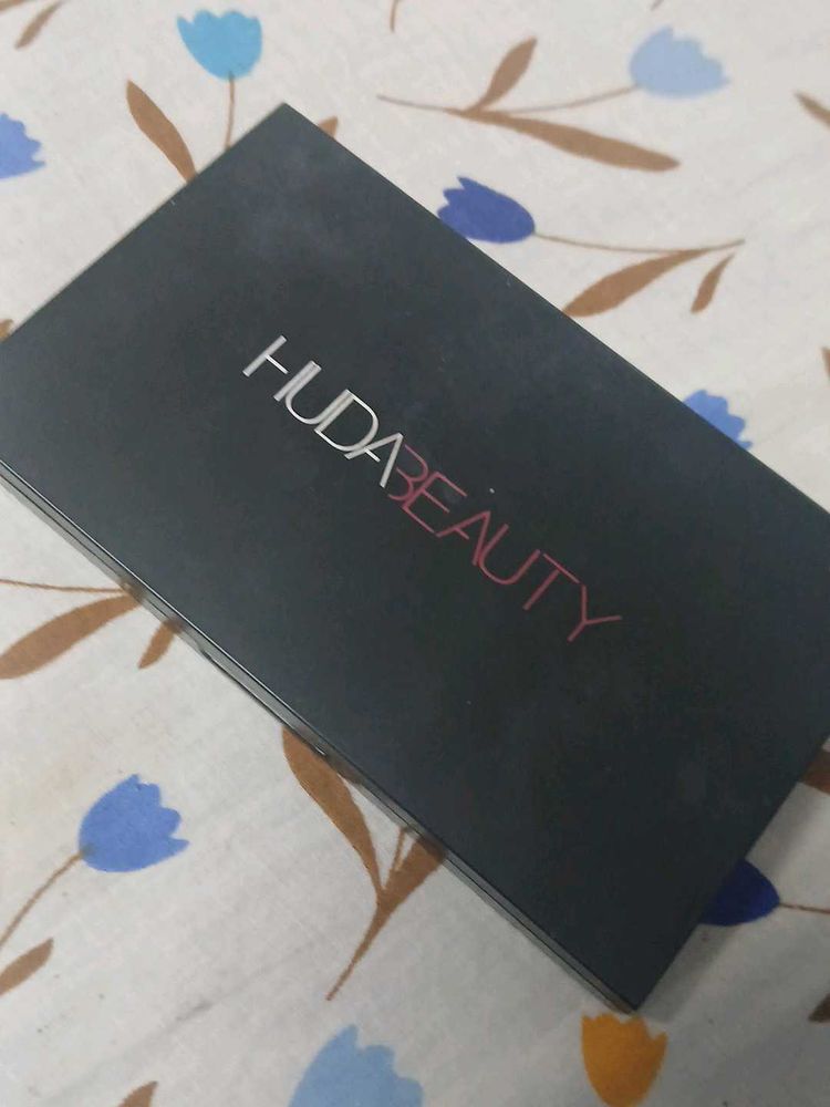 Huda Beauty Eyeshadow
