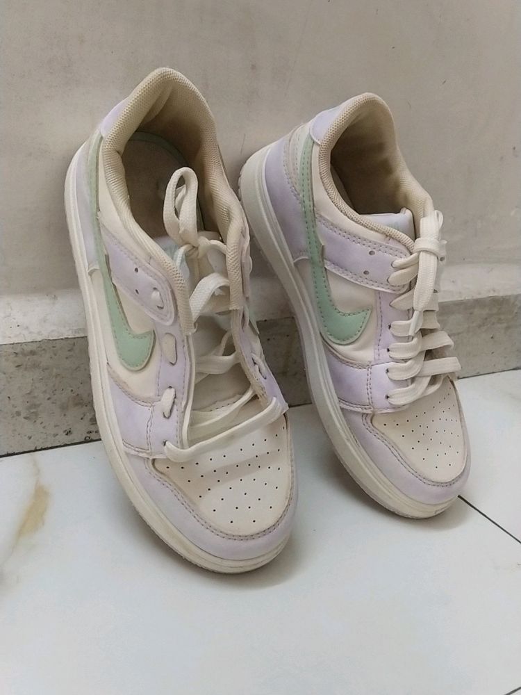 NIKE WOMEN SHOE