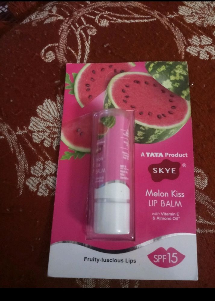 Handwash And Lip Balm + Refil Dettol Handwas