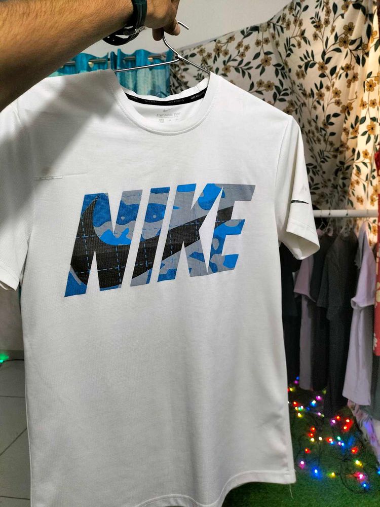 Nike Graphic Print Tee Orignal LESS USES