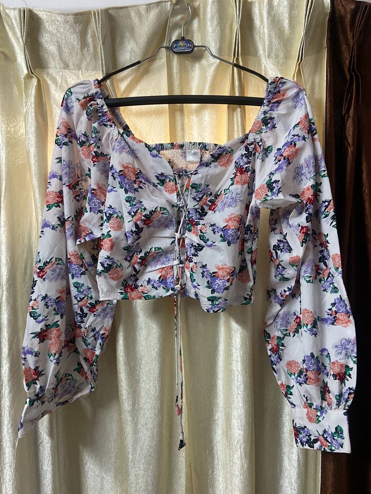Cute Floral Print Top / Size S