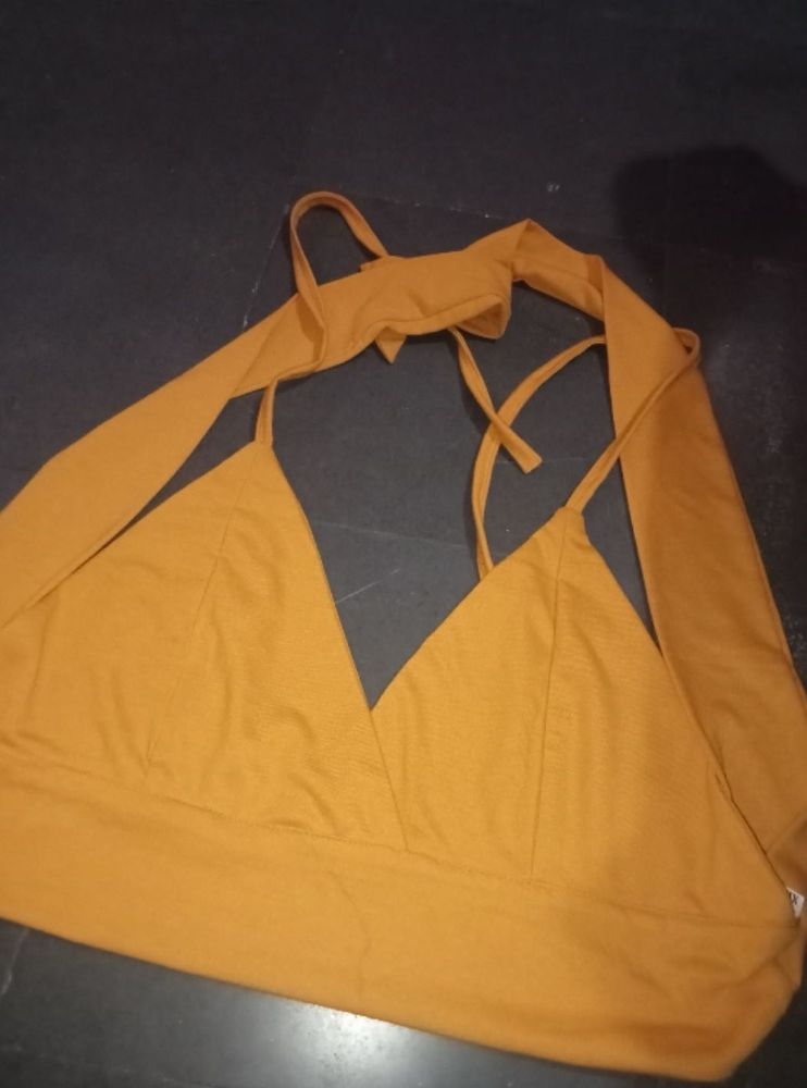 Cute yellow crop top