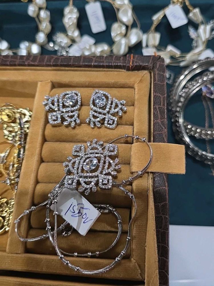 Silver Zirconia Pendant Set