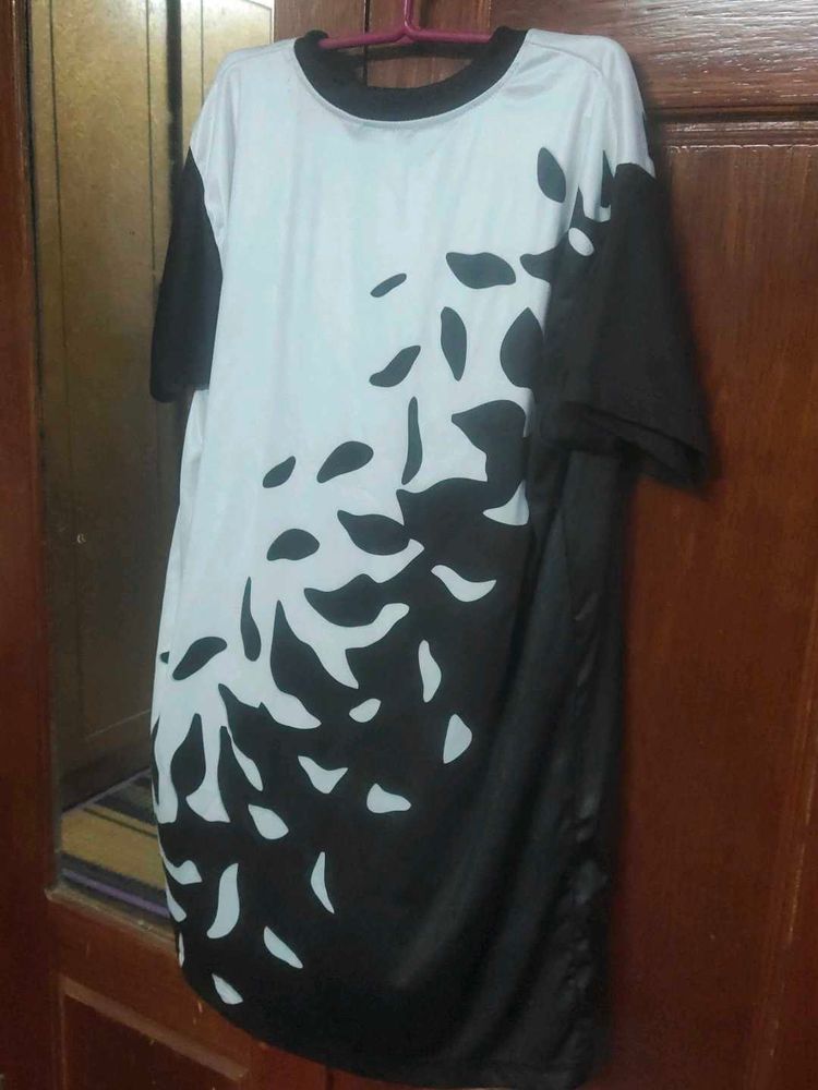 Black &amp; White Graphic Print T-Shirt