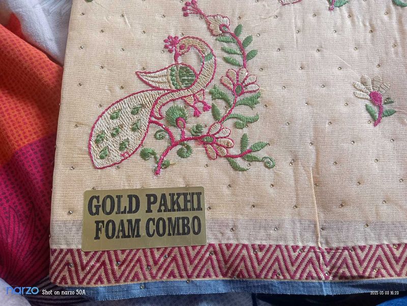 Gold Pakhi Foam Combo