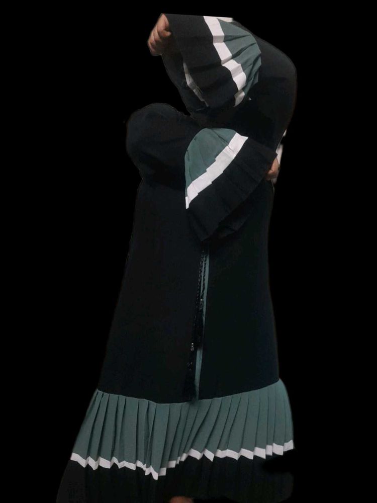 Elegant Pleated Abaya
