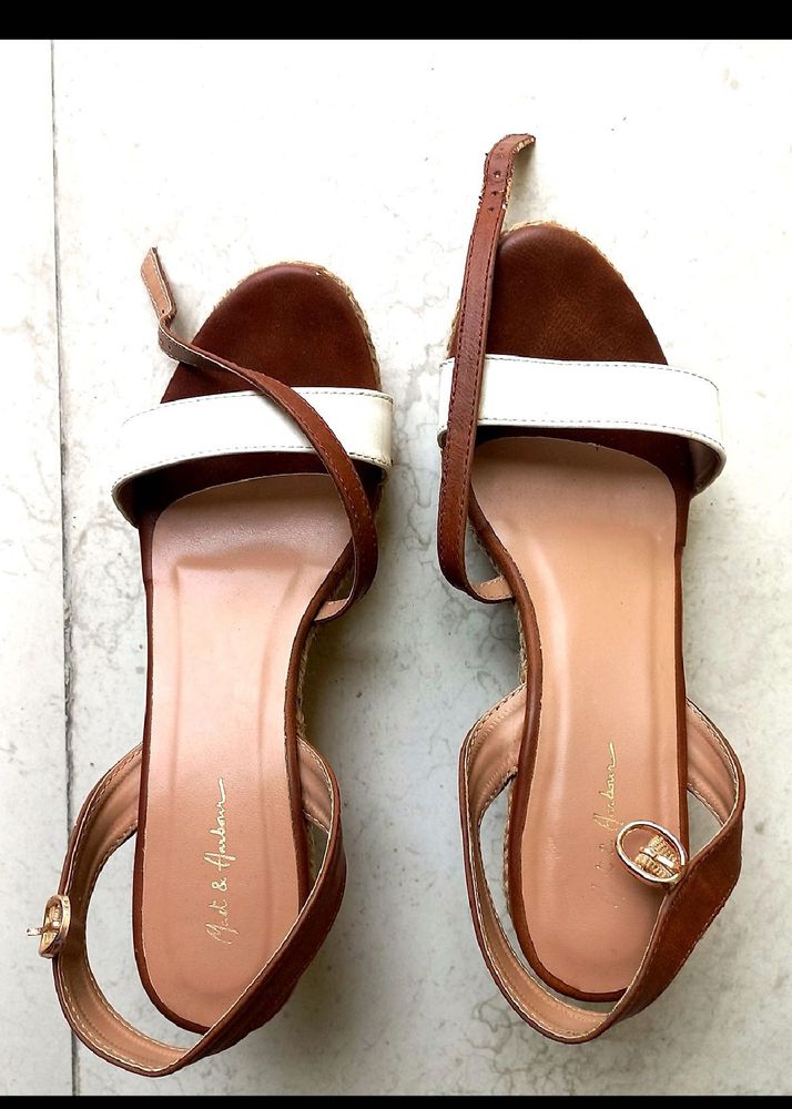 Price Drop😍Brown wedge heels❤️