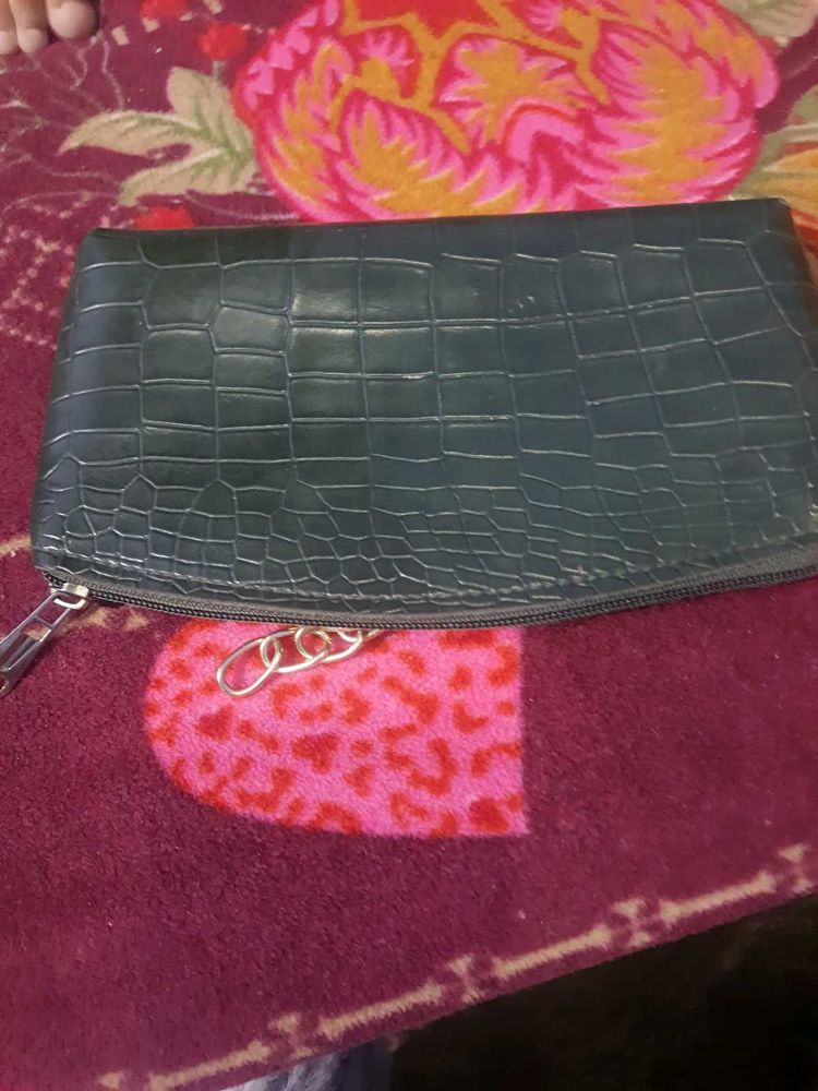 “Hand Purse with Chain | Stylish | Good Condition