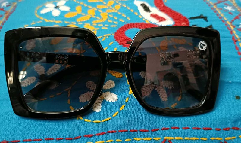 Stylish Black Square Sunglasses