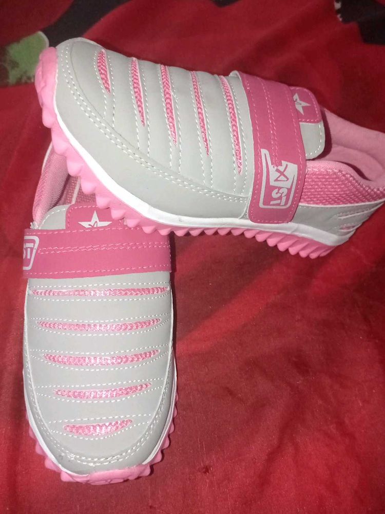 Girls&#39; Pink &amp; Gray Slip-On Sneakers