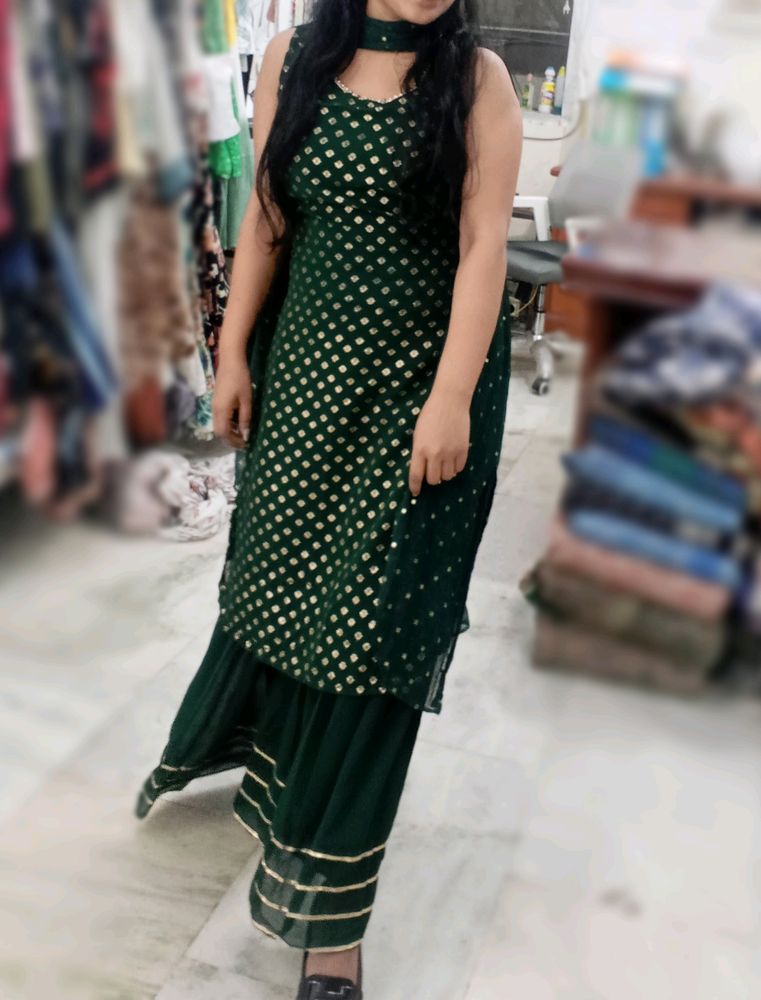 Green Sleeveless Suit With Plazo And Chunri