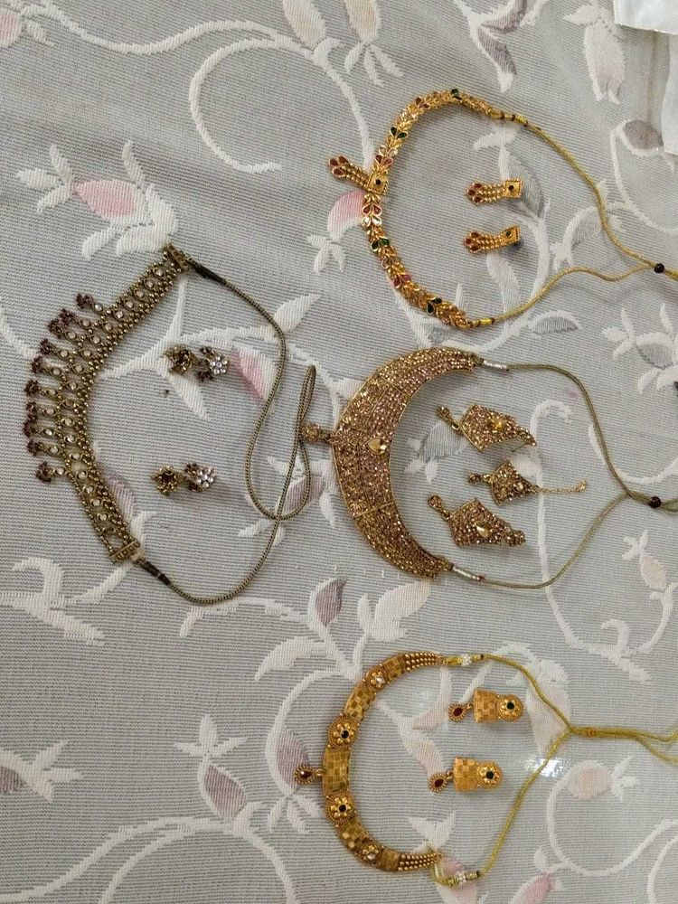 4 Necklace Set