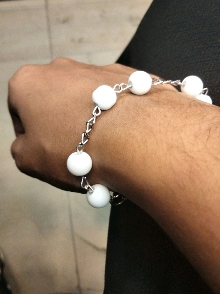 Women&#39;s Matte White Chain Bracelet