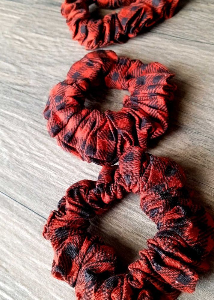 Pinterest Red Plaid Scrunchies (Set of 5)