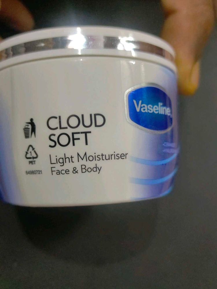 Vaseline Cloud Soft Moisturiser