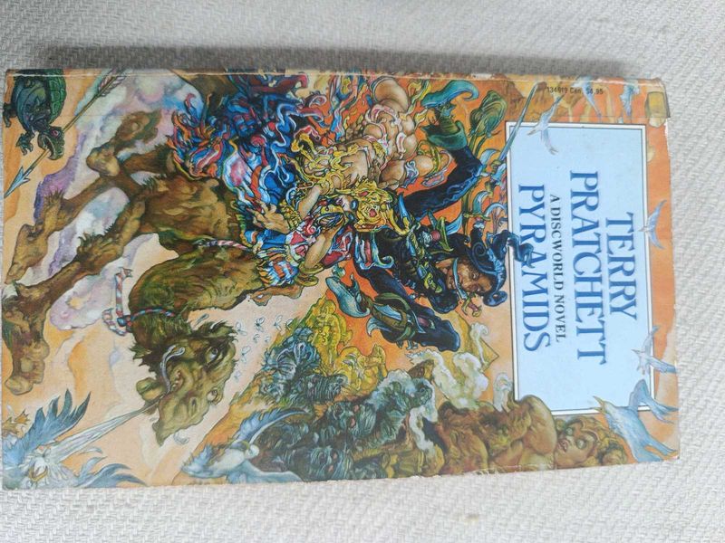 Terry Pratchett Pyramids Novel
