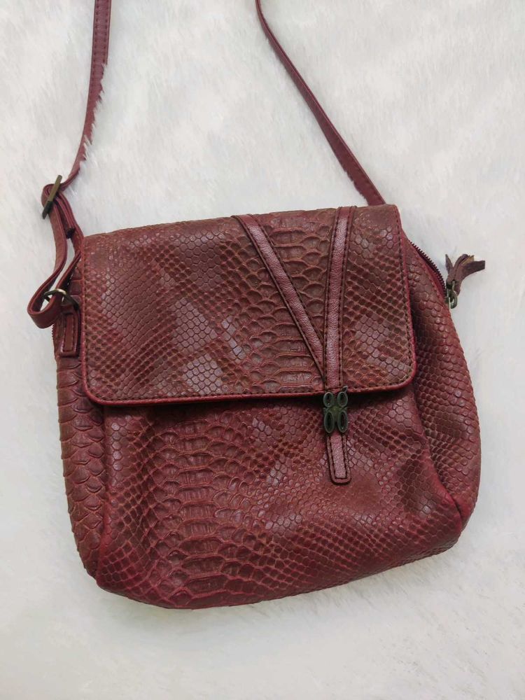 Baggit Maroon Sling Bag Women🛍️