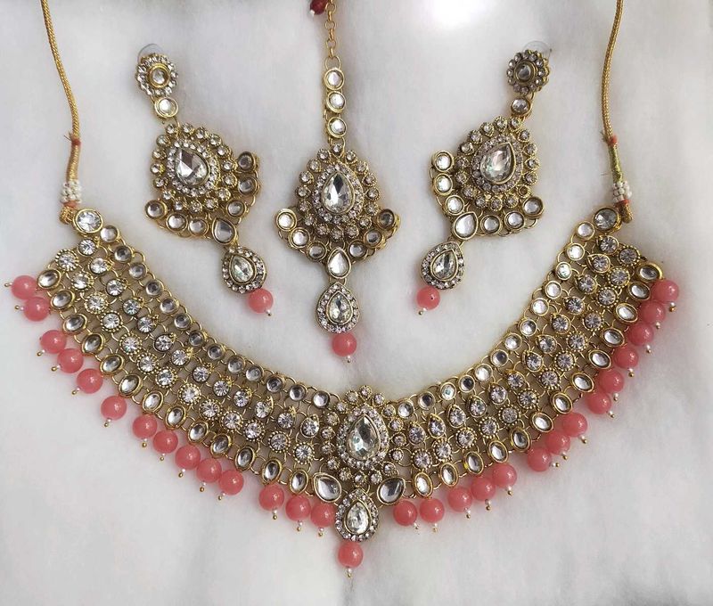 Women&#39;s Necklace Set