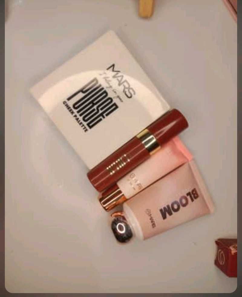 Mars Makeup Combo