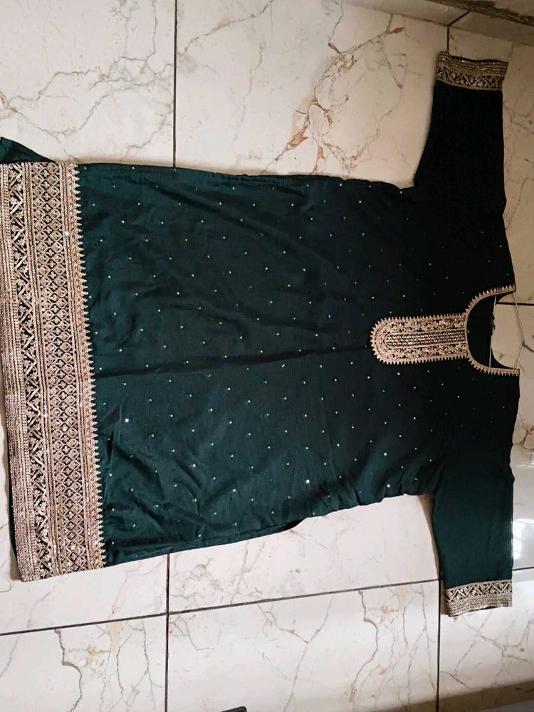 Elegant Green &amp; Gold Embellished Kurti
