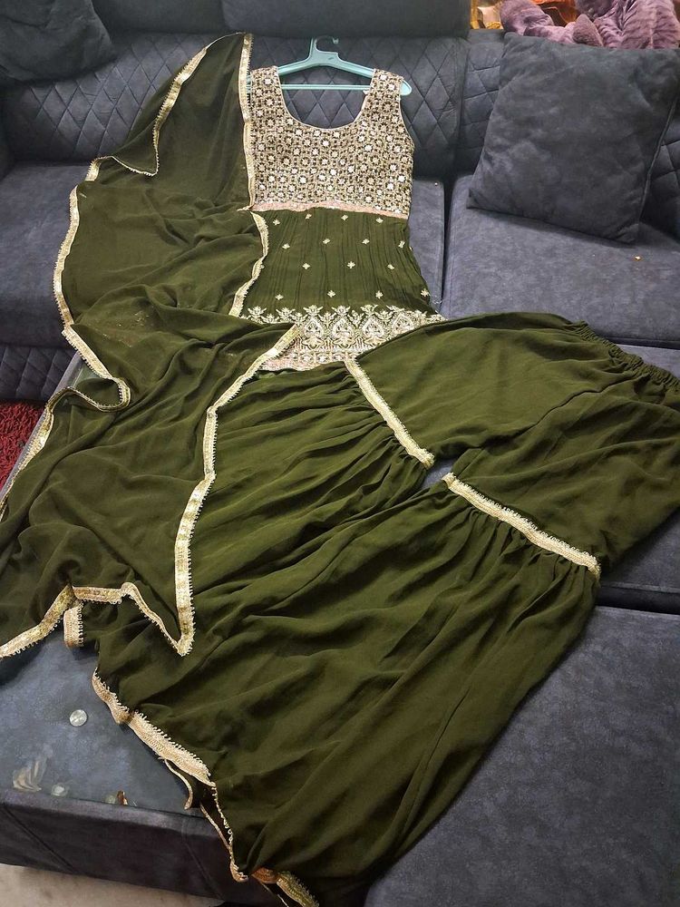 Elegant Olive Green Kurta Set L