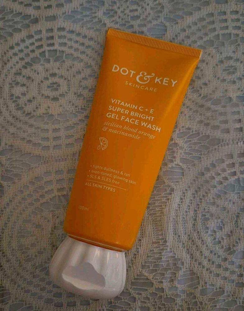 Dot&amp; Key Vitamin C + E Gel Face Wash
