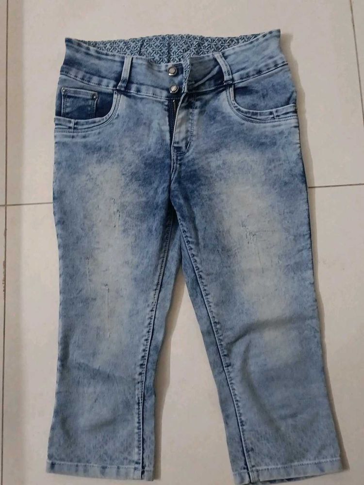Light Wash Denim Capri Jeans