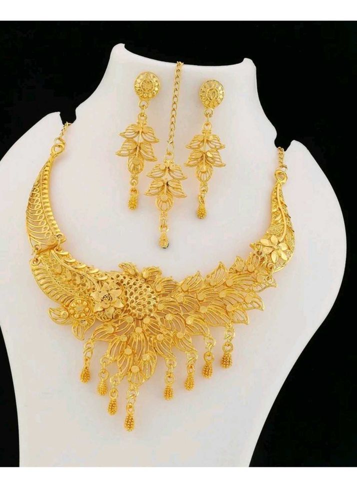 Elegant Gold-Plated Necklace Set