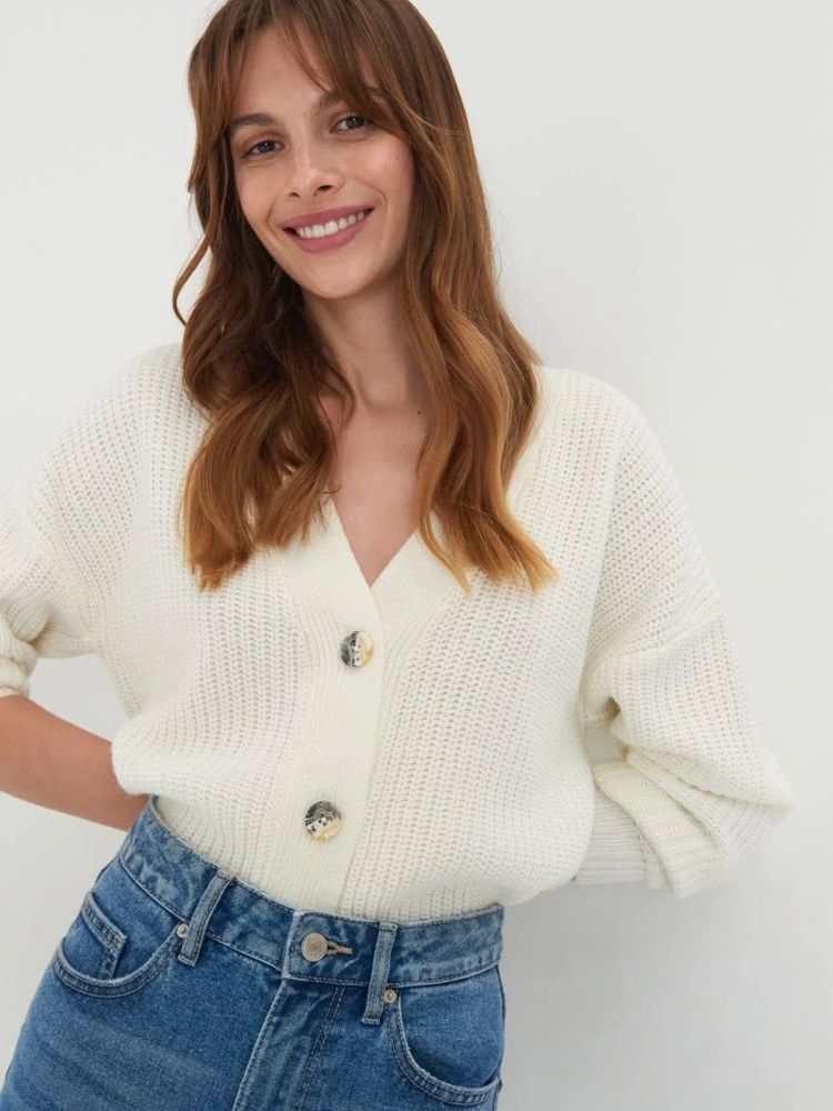 Cream Knit Cardigan w/ Buttons👀🎀