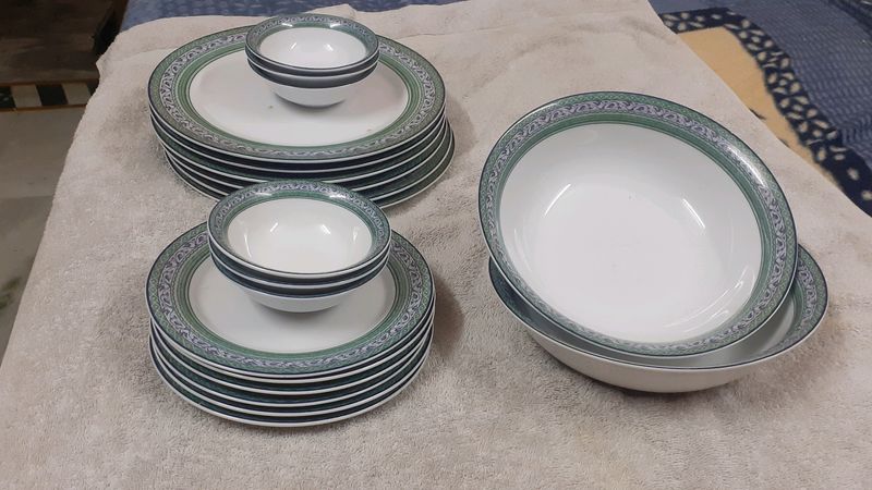 Kanch Ka Dinner Set...