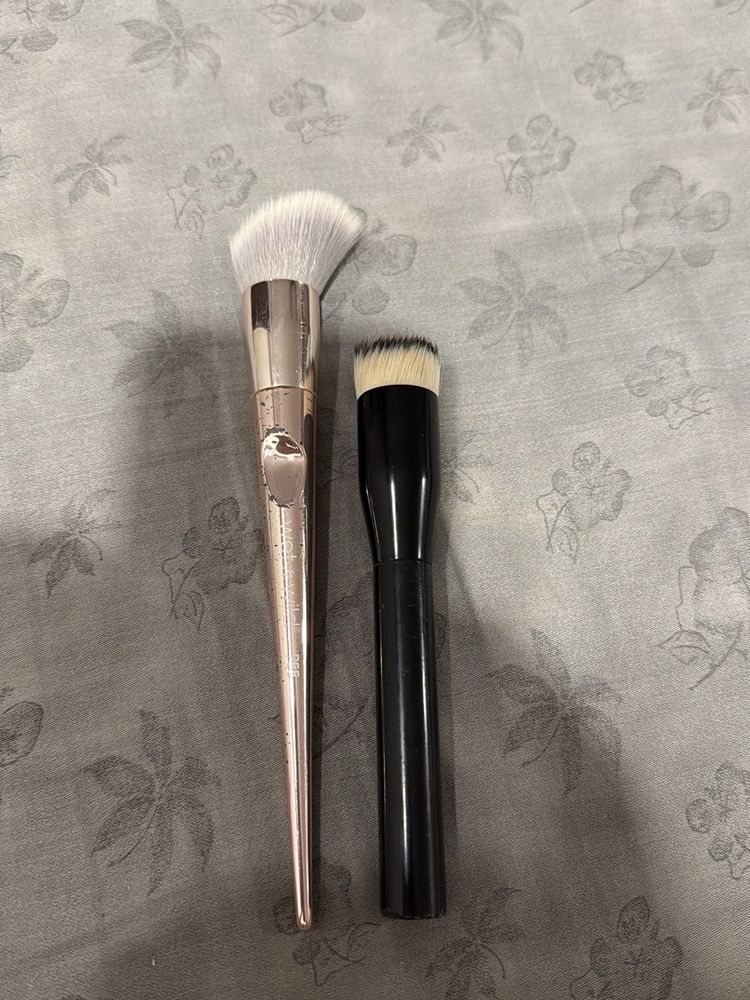 Combo Of Two Makeup Brushes