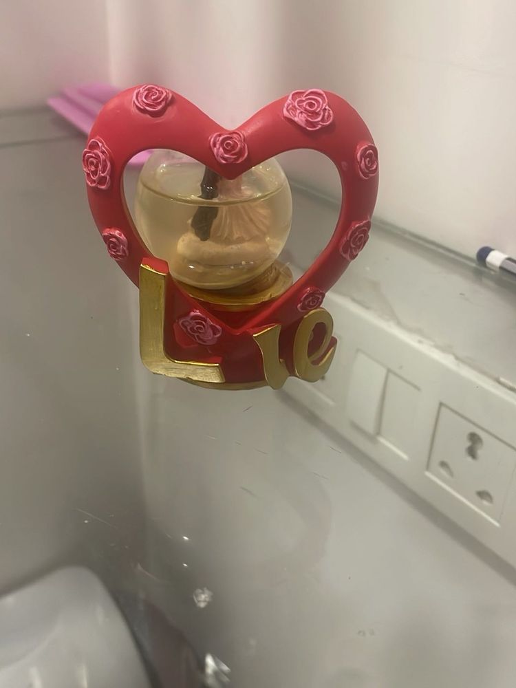 Love Show Piece