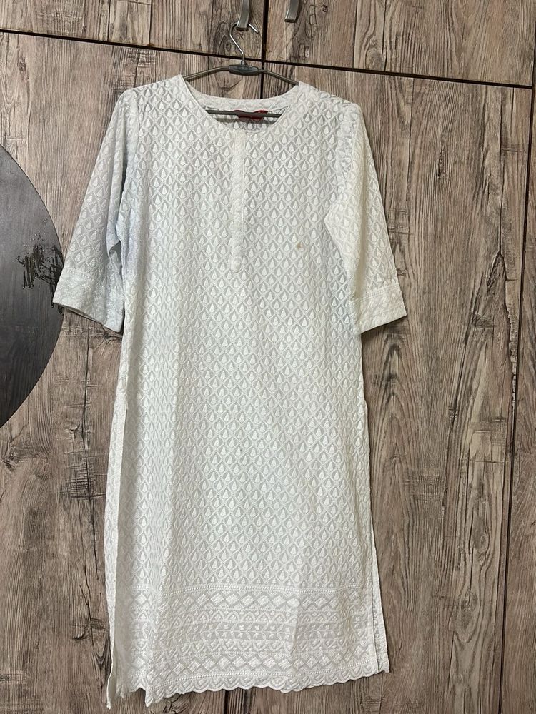 white chiksniati kurti