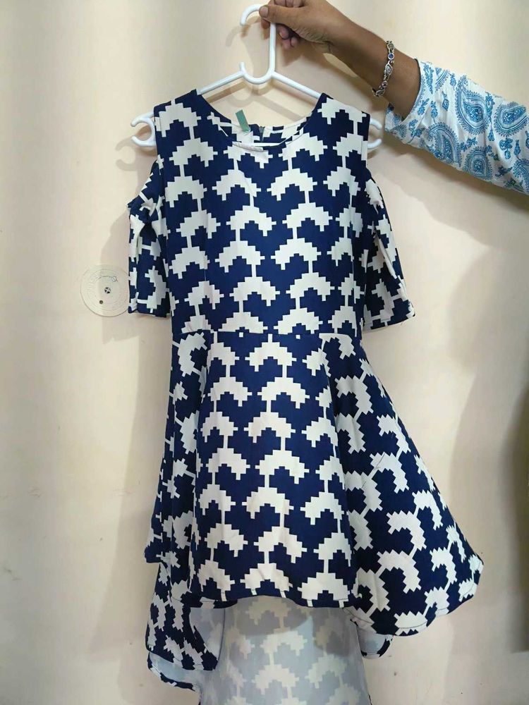 Stylish Blue &amp; White Geometric Cold Shoulder Dress