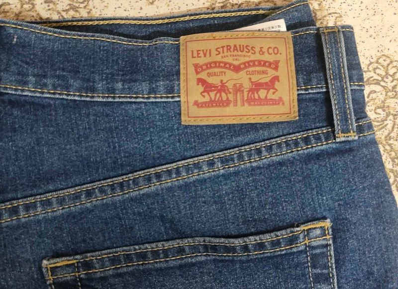 Trendy Levi&#39;s Jeans 👖 (Unisex)