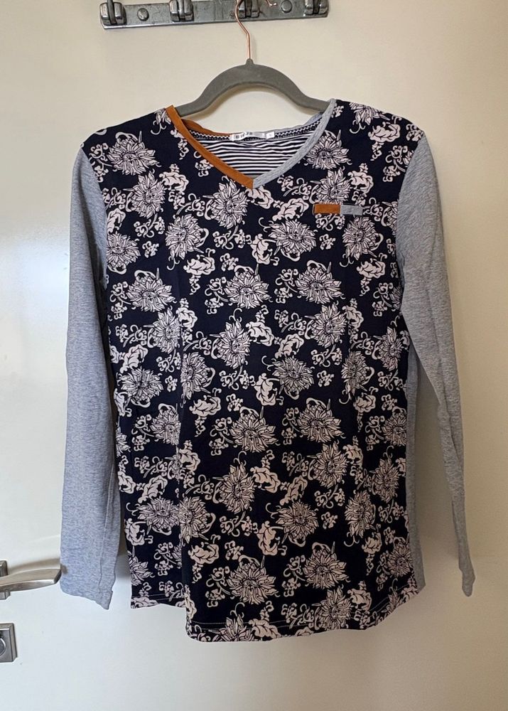 Cute top From BWJS