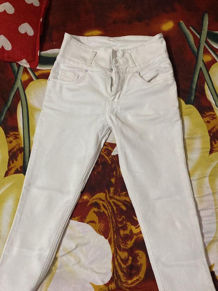 White High-Waisted Jeans