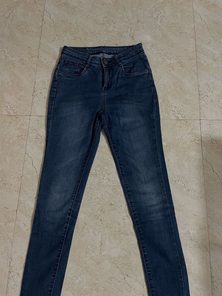Blue mid waist Denim Jeans.pair up with boots