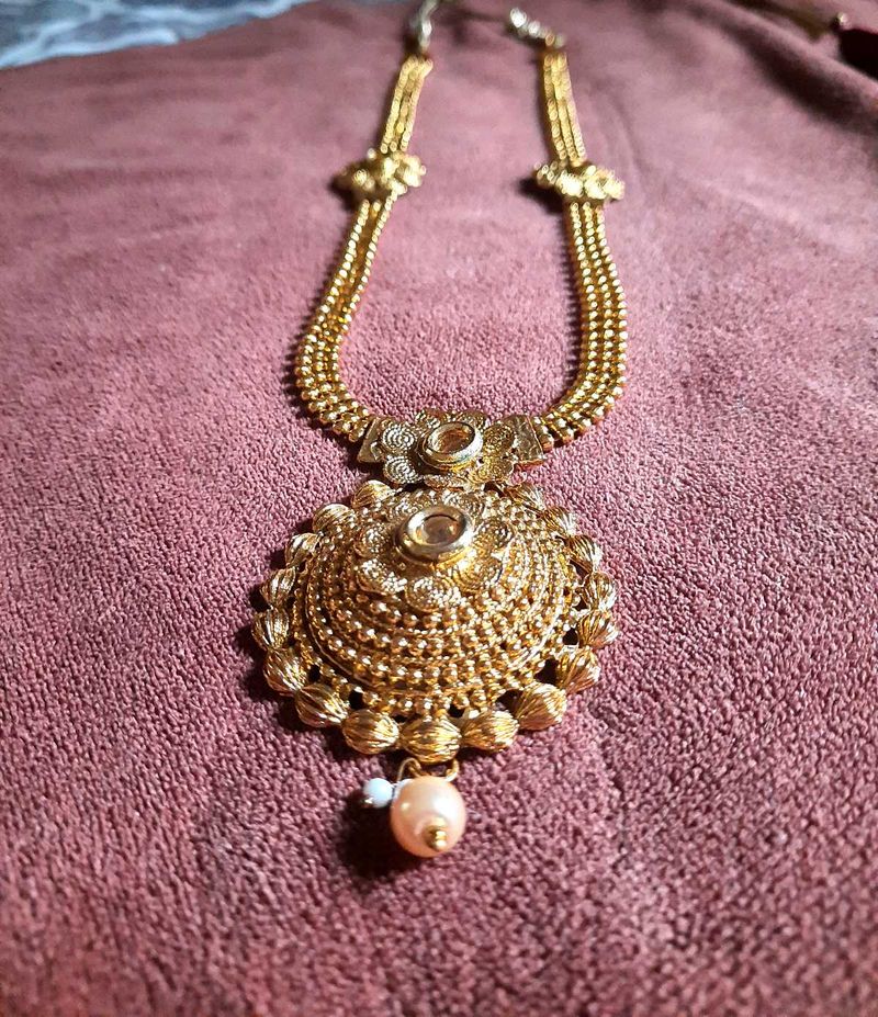 Elegant Gold-Tone Statement Necklace