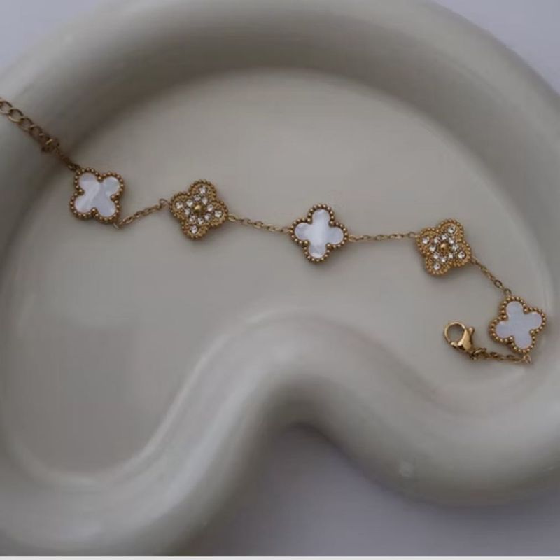 Gold-White Studded Clover Bracelet Anti-tarnish