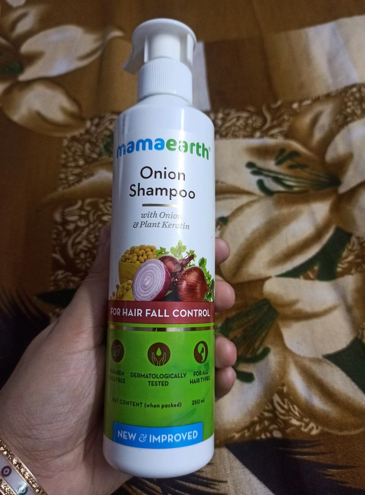 Mamaearth Onion Shampoo With Onion and Plant Keratin