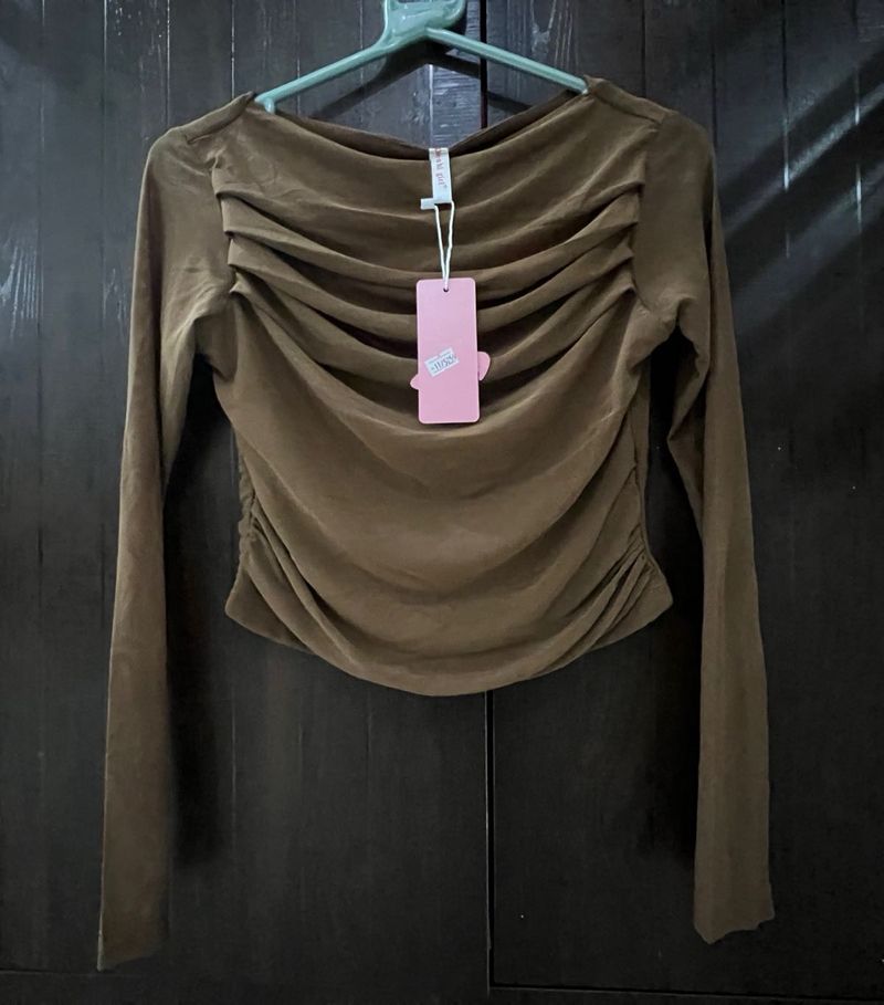 Brand new ruched mesh top 🤎