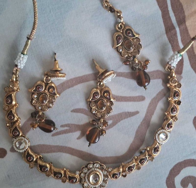 Rustbeads Necklace, Ear Rings, Mang Tikka.