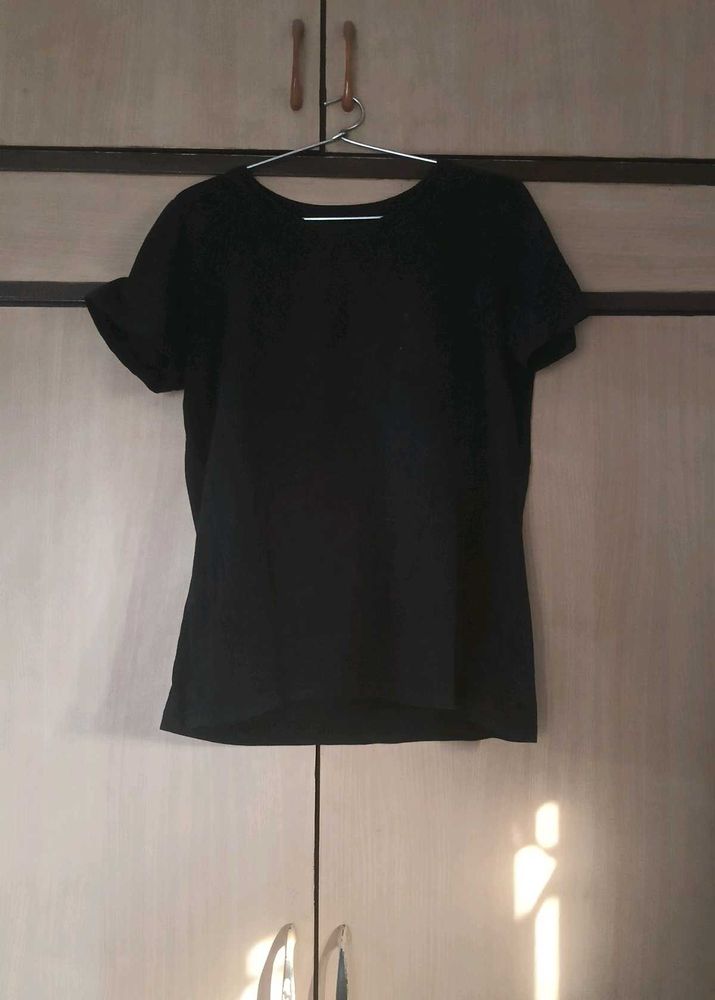 PRICE DROP-Classic Black T-Shirt