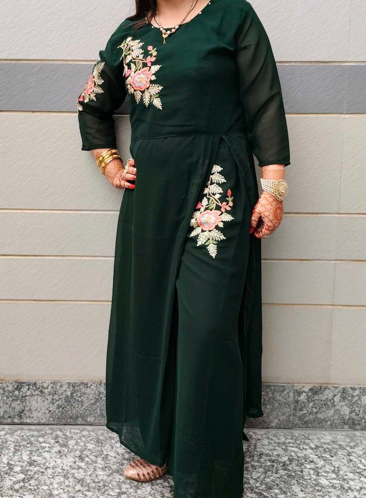 Side Slit Kurta Set For Women With Embroidery